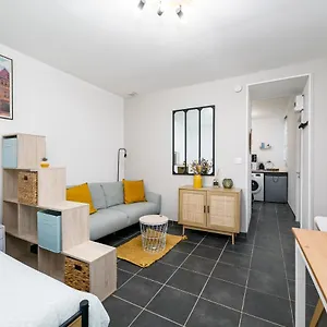 Appartement T1 Situé Au Centre Historique De, Dinan