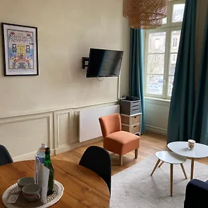 Appartement L'aparthé - Cosy Avec Vue Sur La Place Du Marché, Dinan